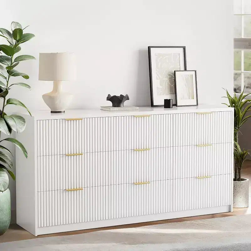 Comò scanalato a 9 cassetti con design anti-ribaltamento