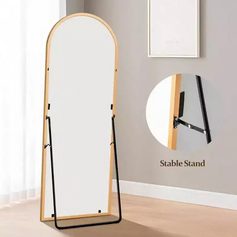 Specchio intero ad arco con cornice in alluminio